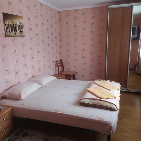 Guest House Cherepaha Kamyanets-Podilski Dış mekan fotoğraf
