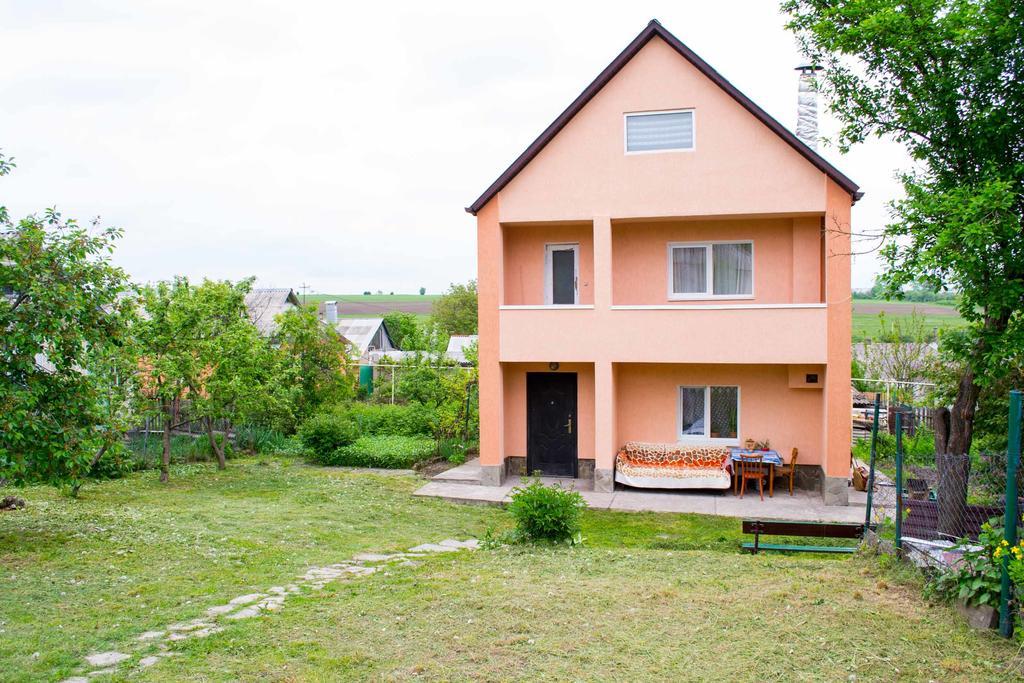Guest House Cherepaha Kamyanets-Podilski Dış mekan fotoğraf