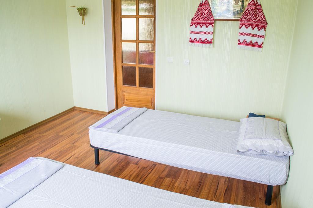 Guest House Cherepaha Kamyanets-Podilski Dış mekan fotoğraf